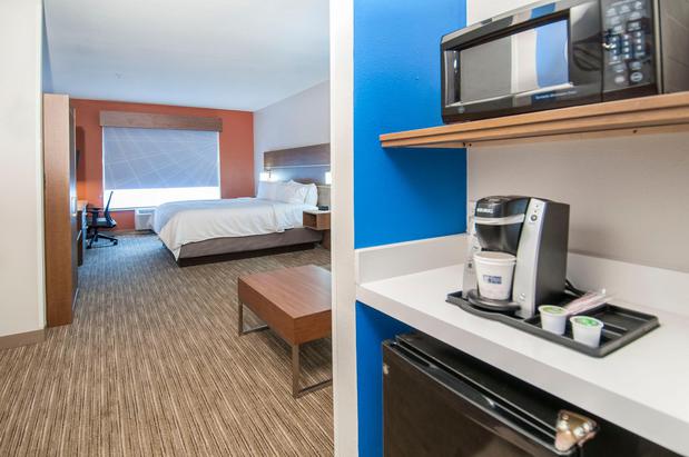 Images Holiday Inn Express & Suites Biloxi- Ocean Springs by IHG