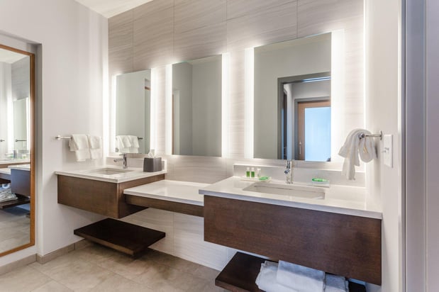 Images Holiday Inn & Suites Cedar Falls-Waterloo Event Ctr by IHG