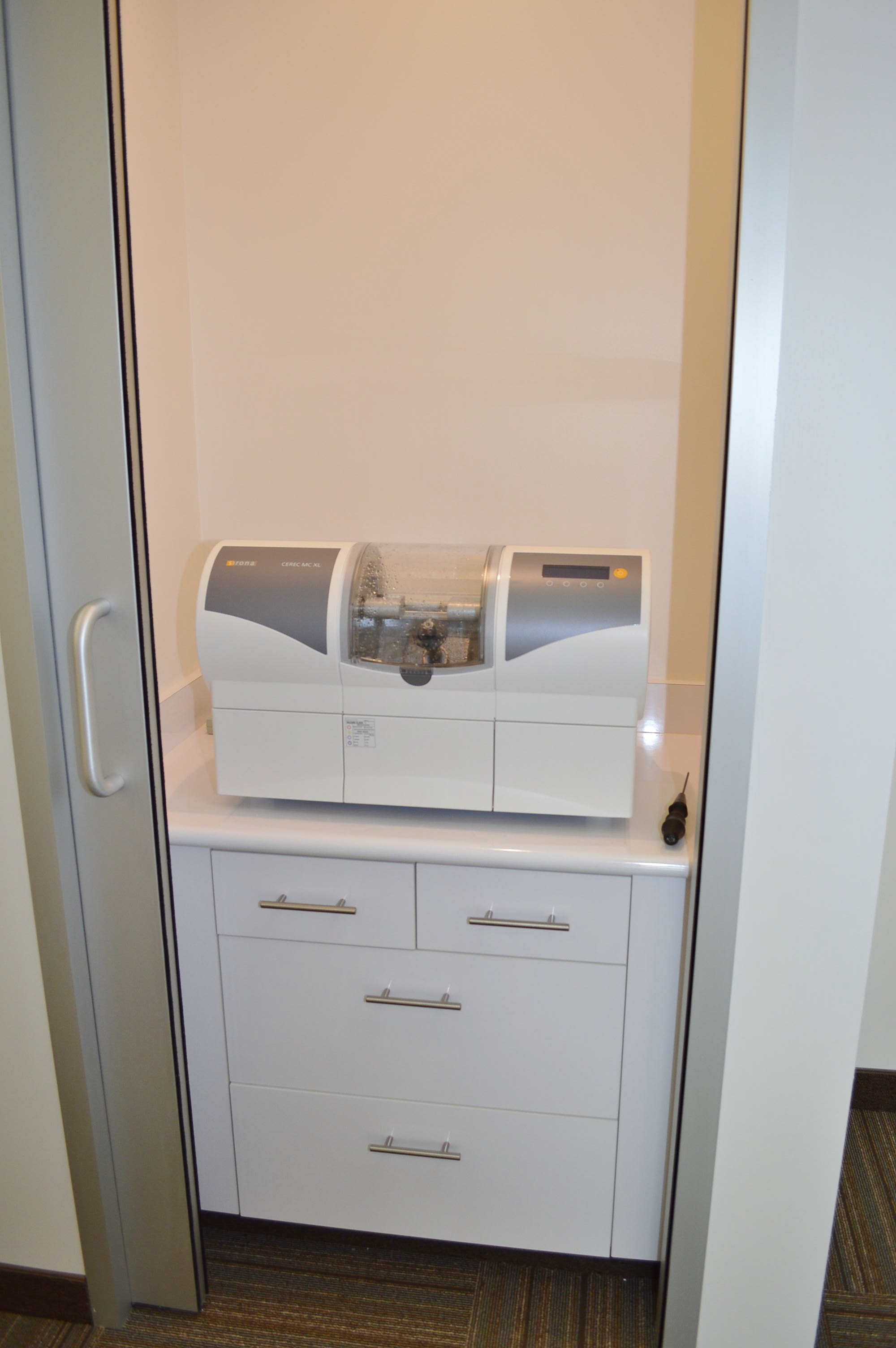CEREC&reg; CAD/CAM is the epitome
  of Modern Dentistry. It means that in just 2 hours you can have a crown!