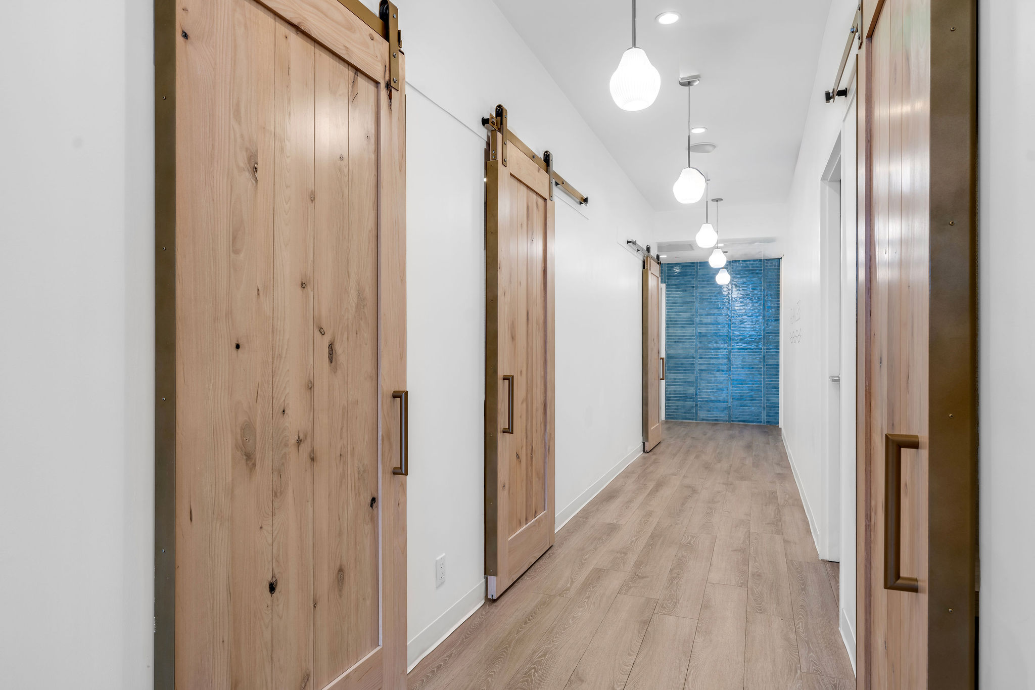 SUGARED + BRONZED Coral Gables Feel Flawless Hallway