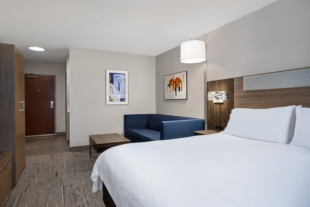 Images Holiday Inn Express & Suites Terre Haute by IHG
