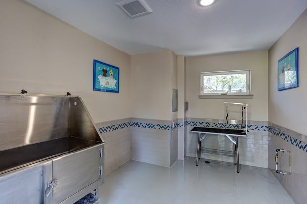 Images Commons at Redwood Creek Apartments