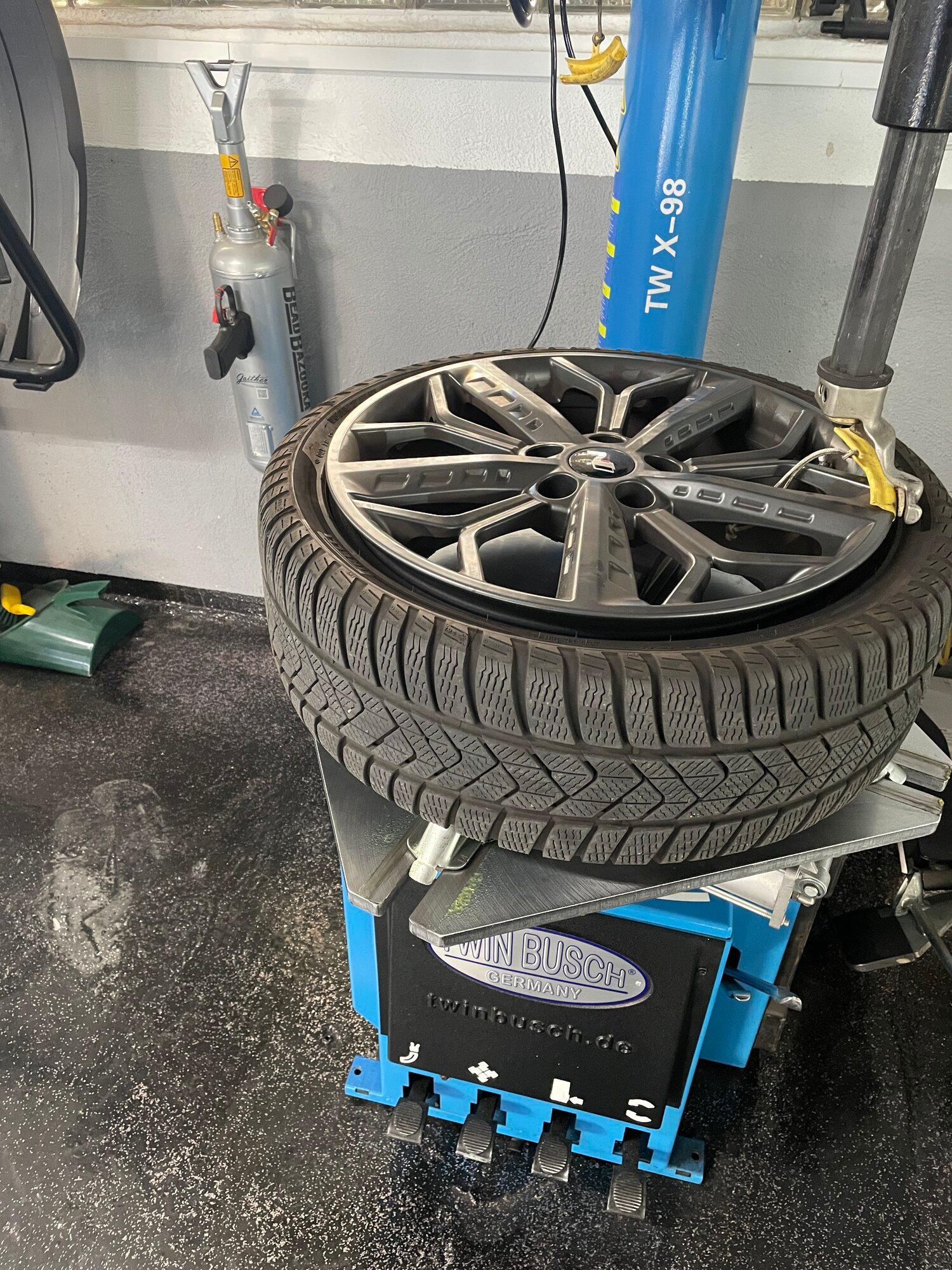 Bilder TJs Garage GmbH