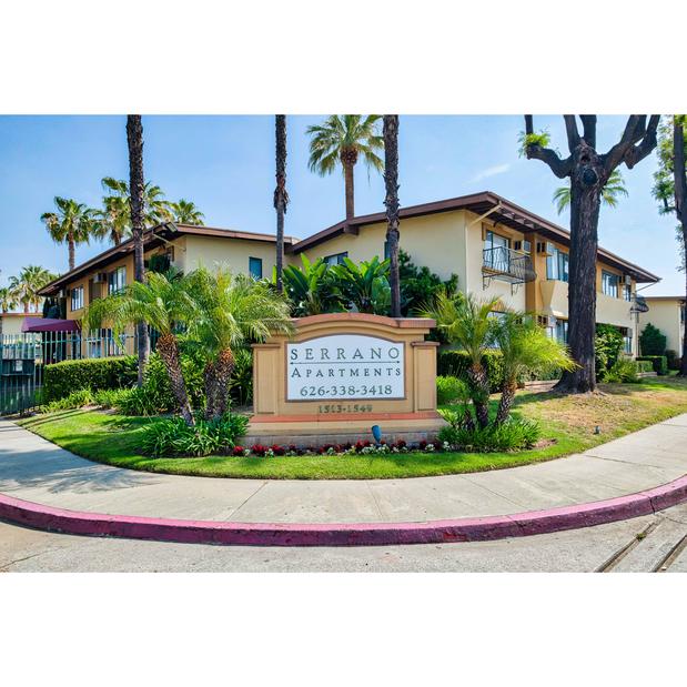 Serrano Apartments Logo