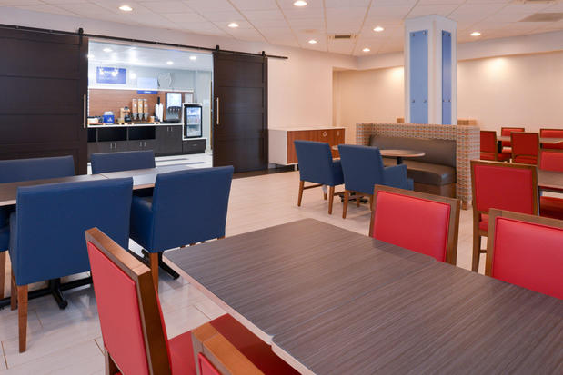 Images Holiday Inn Express Towson Baltimore N by IHG