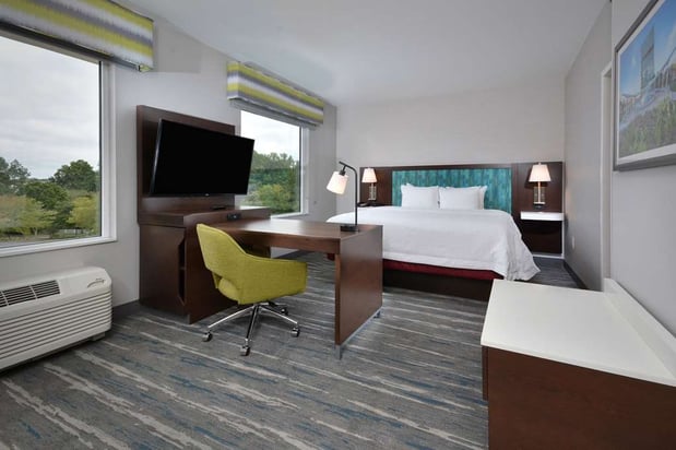 Images Hampton Inn & Suites by Hilton Charlotte North I 485