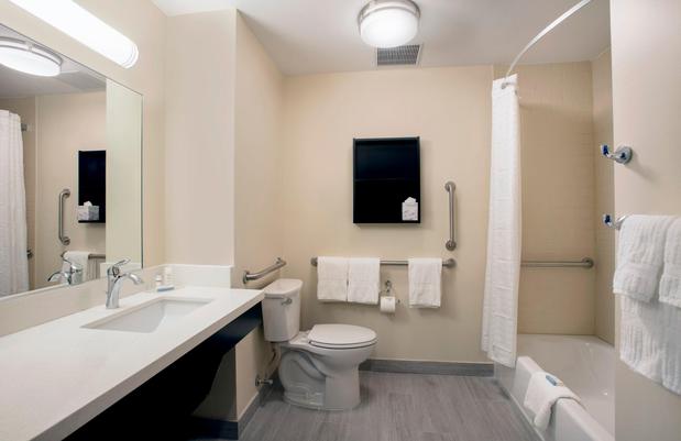 Images Candlewood Suites Miami Exec Airport - Kendall, an IHG Hotel