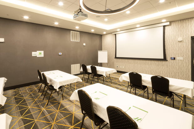 Images Holiday Inn & Suites Detroit - Troy by IHG