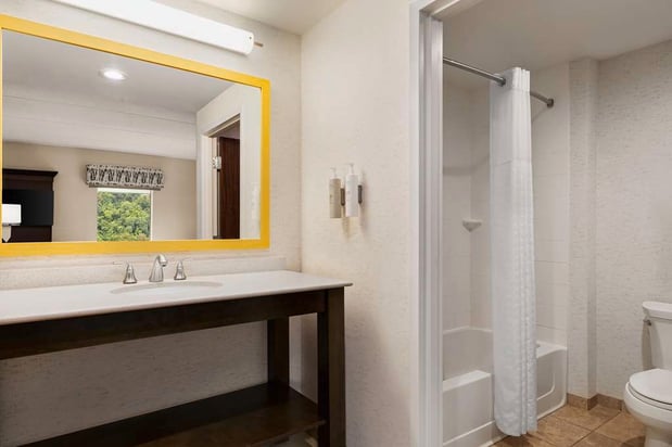 Images Hampton Inn & Suites Pittsburgh/Waterfront-West Homestead