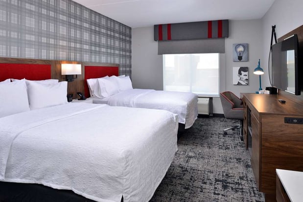 Images Hampton Inn & Suites Greensboro Downtown