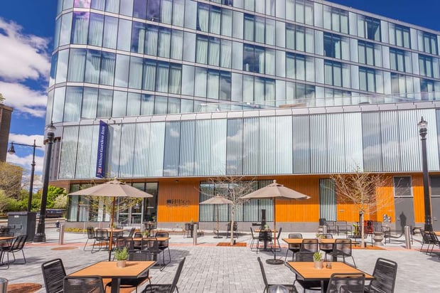 Images Hilton Garden Inn Boston Brookline