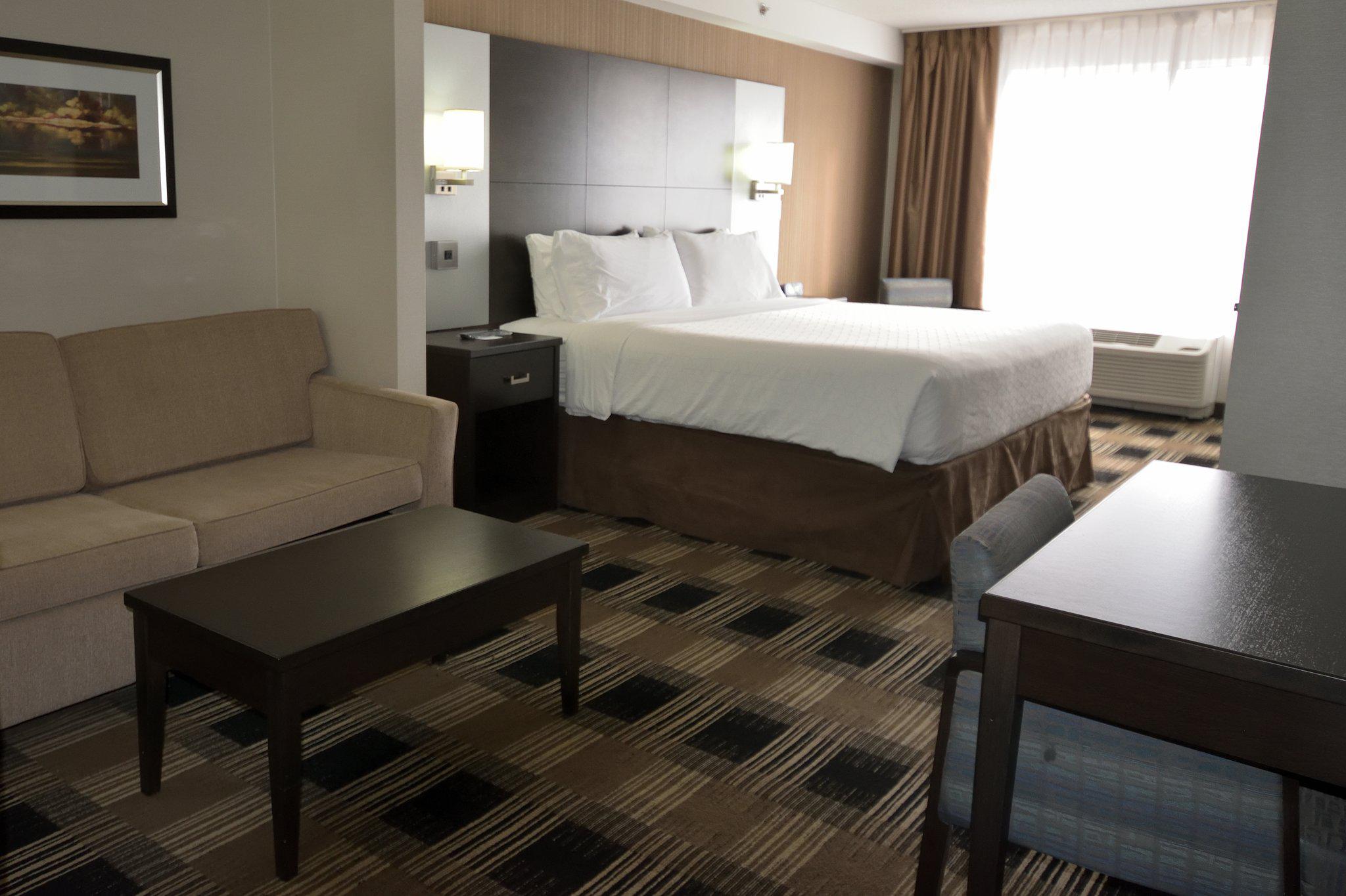 Holiday Inn Express & Suites Ottawa East - Orleans, an IHG Hotel Ottawa (613)824-8444