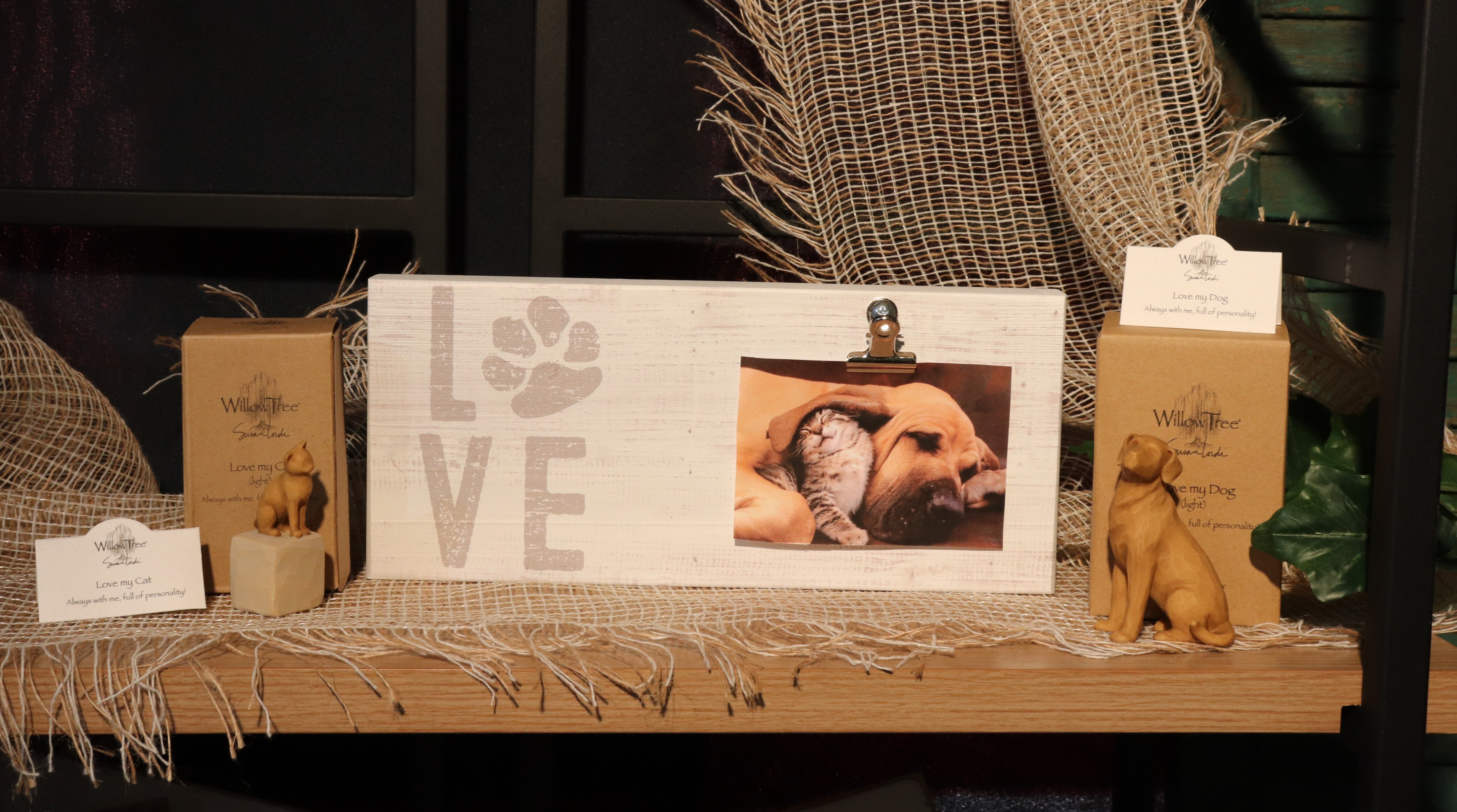 We have gifts for pet lovers!