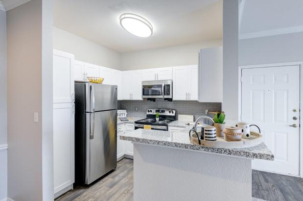 Images River Walk Apartment Homes