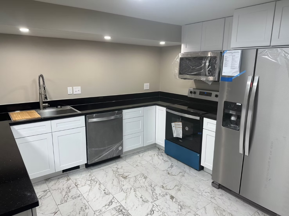 We wrapped up this kitchen and we’re loving how it turned out. Clean white Shaker cabinets, bold black quartz countertops, and a bright marble-look tile floor that really opens up the space. Topped it off with high end stainless steel appliances and a deep basin industrial faucet that’s as practical as it is stylish. Everything flows smoothly and feels built for everyday living. Thinking about giving your kitchen a fresh new look? Let’s chat and make it happen!