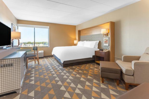 Images Holiday Inn Rockford(I-90&Rt 20/State St) by IHG