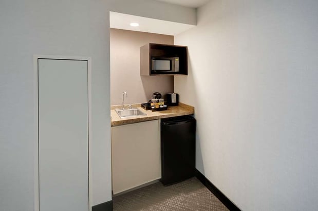 Images Embassy Suites by Hilton Detroit Troy Auburn Hills