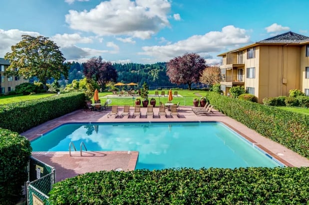 Images Overlook at the Willamette