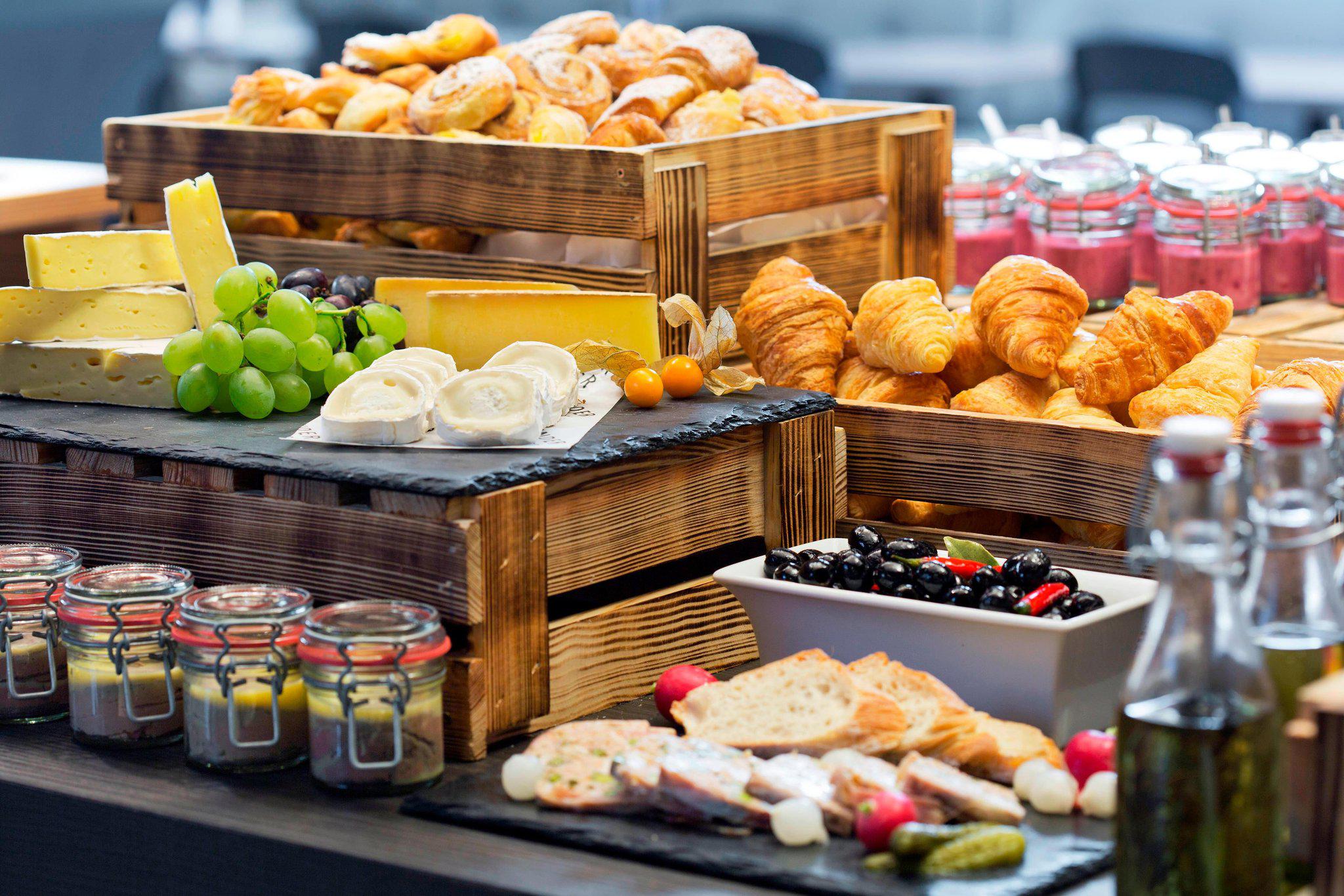 Renaissance Wien Hotel, Linke Wienzeile/Ullmannstrasse 71 in Vienna