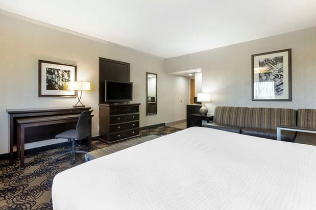 Images Best Western Plus Midwest Inn