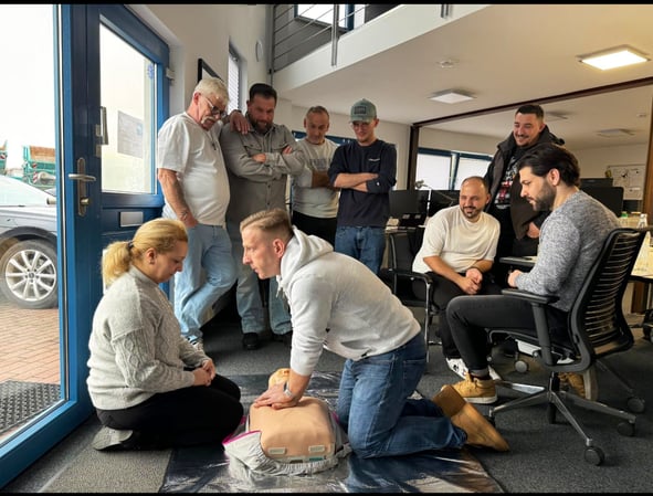 Bilder Erste-Hilfe, Brandschutzhelfer, Ausbildung, Beratung, Notfalltraining, Bildung und Betreuung