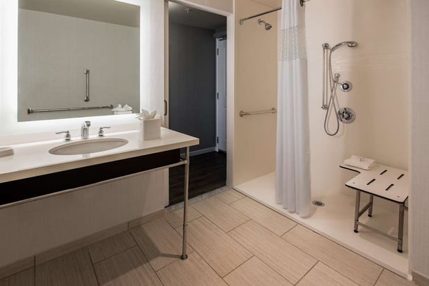 Images Hampton Inn & Suites Washington DC-Navy Yard