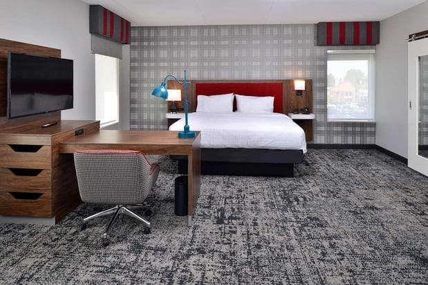Images Hampton Inn & Suites Greensboro Downtown