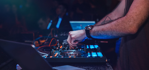 DJ