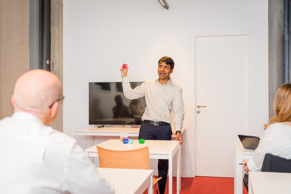 Bilder PROPER Languages SA