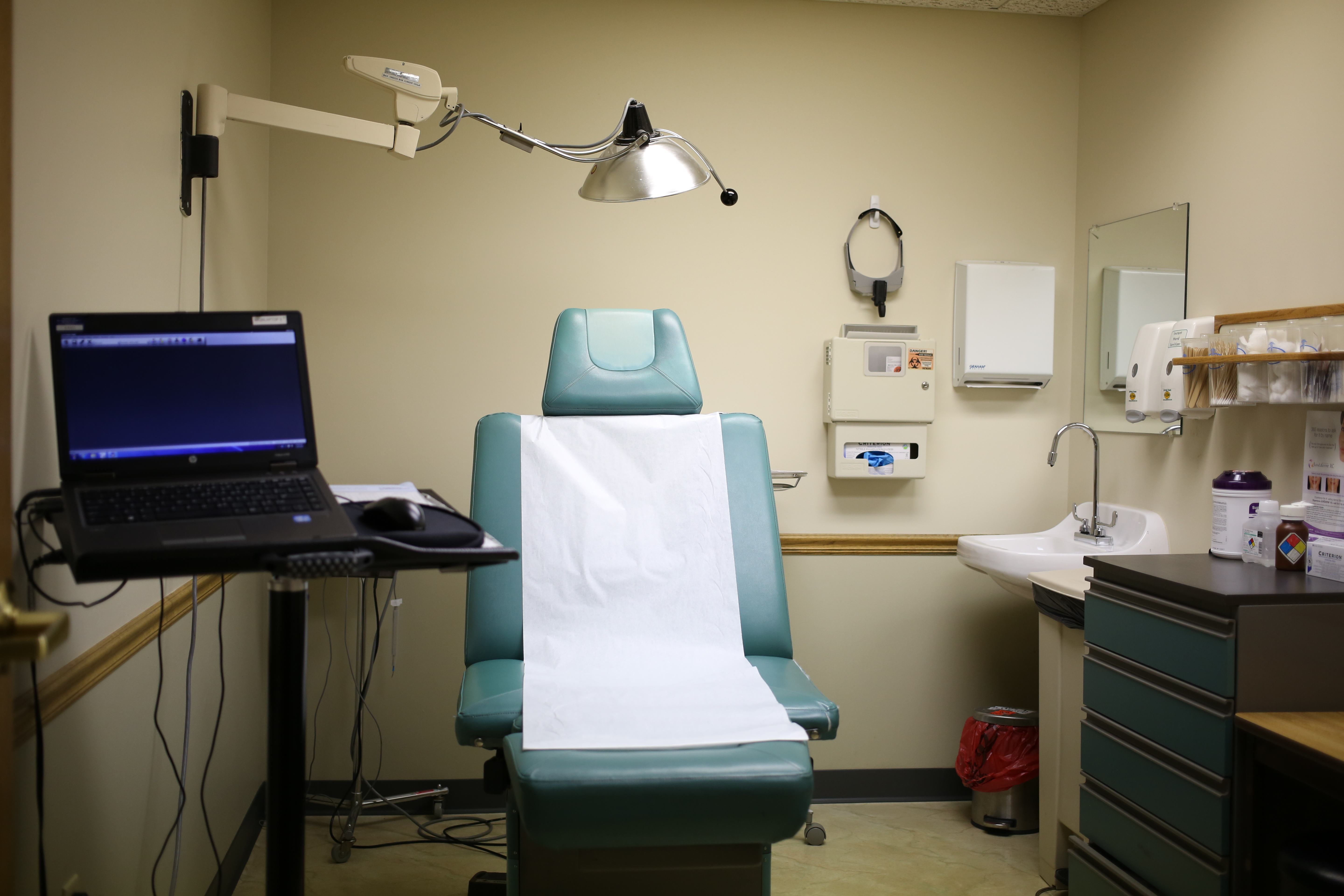 Exam Room Forefront Dermatology Mequon, WI Mequon (262)240-0440