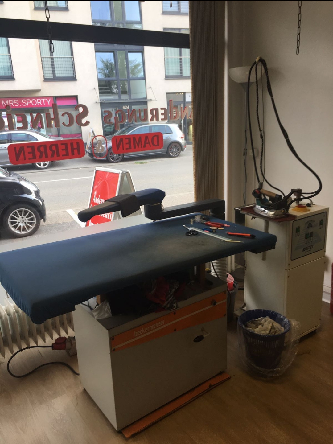 Änderungsschneiderei Akkurt, Rösratherstr. 617 in Köln