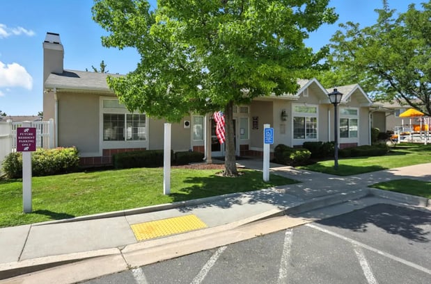 Images Oakstone Apartments