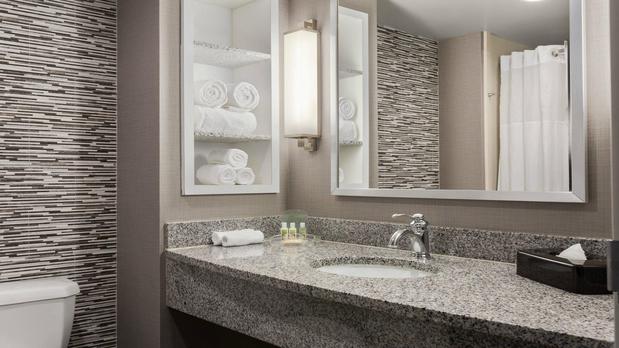 Images Holiday Inn & Suites Williamsburg-Historic Gateway by IHG