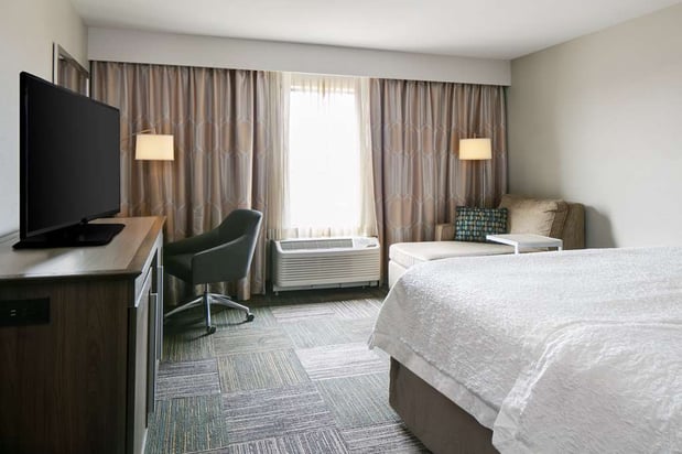 Images Hampton Inn & Suites Hudson