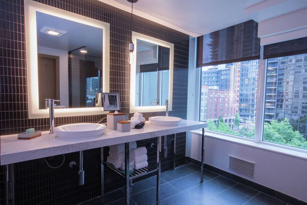 Guest room bath