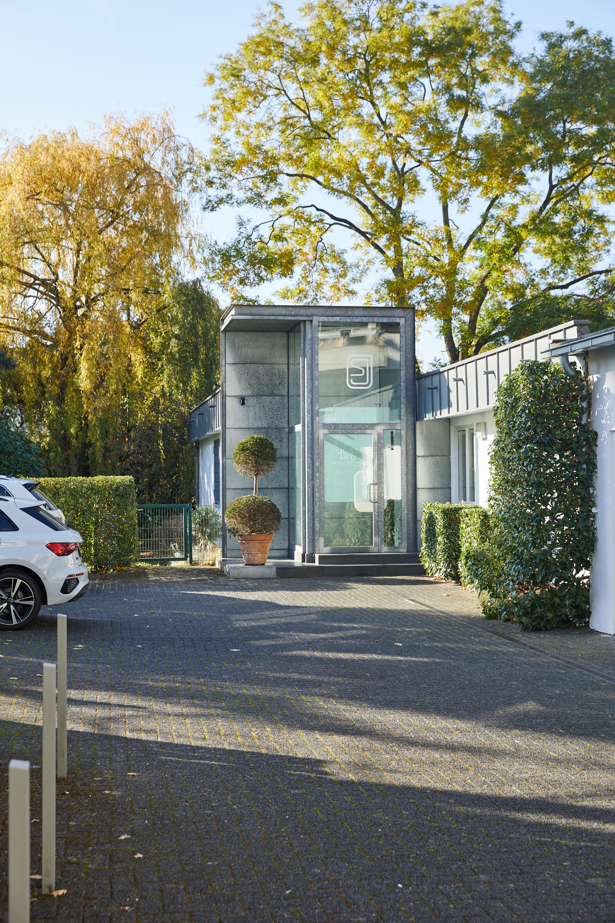Kieferorthopäde Köln - JUST KFO - Dr. Steinmaier & Kollegen, Hauptstraße 50 in Köln