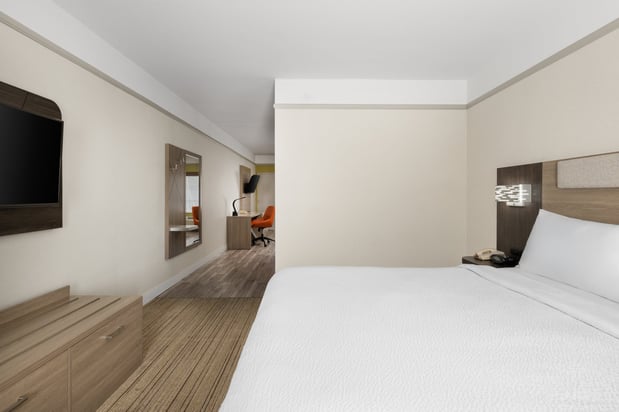 Images Holiday Inn Express & Suites San Dimas by IHG