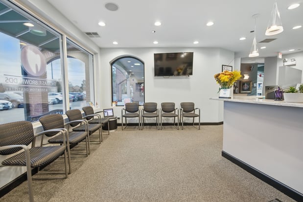 Images Thomas F. Brown, DDS