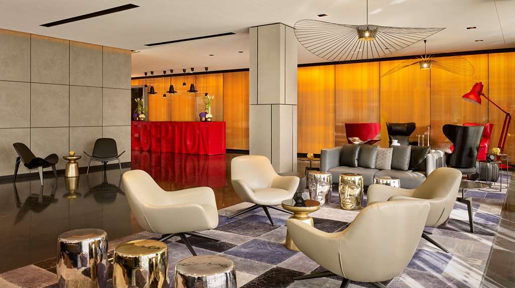 Lobby lounge