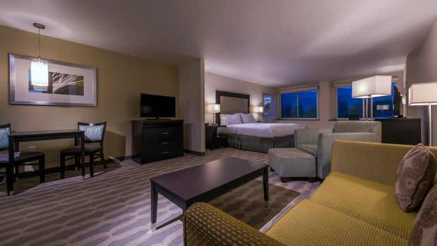 Images Holiday Inn Express & Suites Colorado Springs Central by IHG