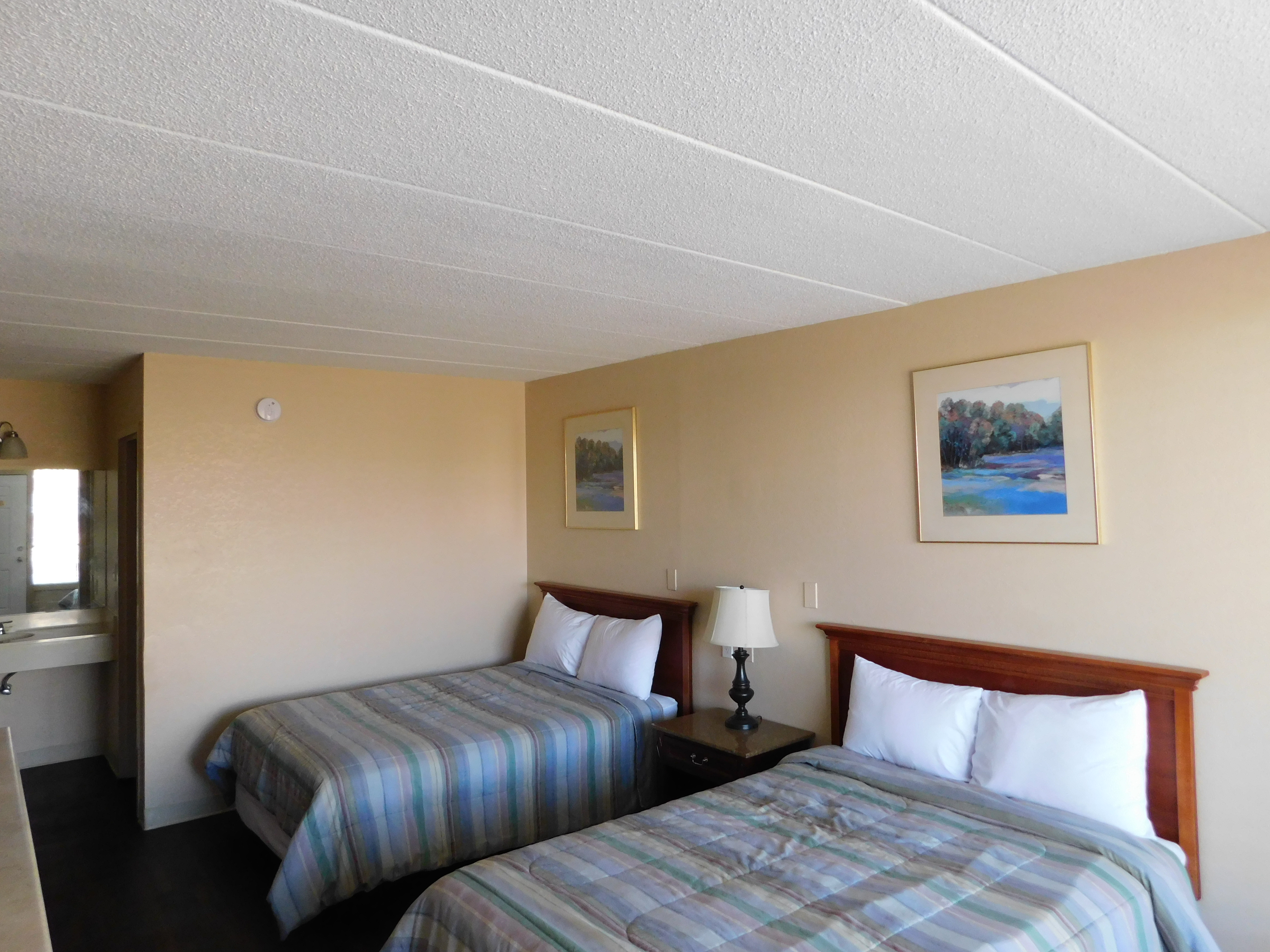 APM Inn & Suites Photo