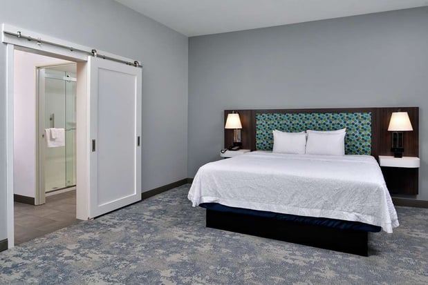 Images Hampton Inn Cedar Falls Downtown