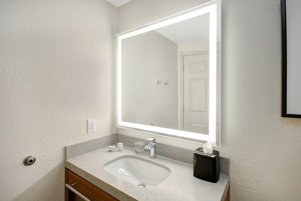 Images Candlewood Suites Columbia-Ft. Jackson, an IHG Hotel