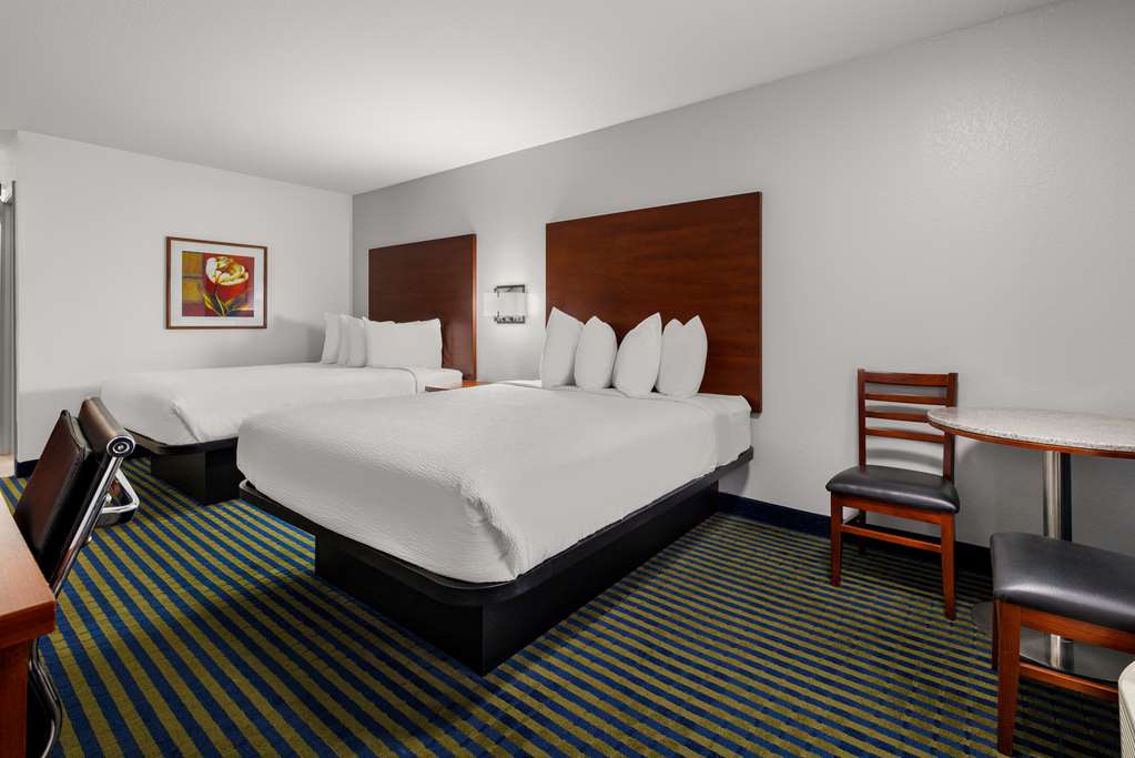 Images SureStay Plus by Best Western Brooks
