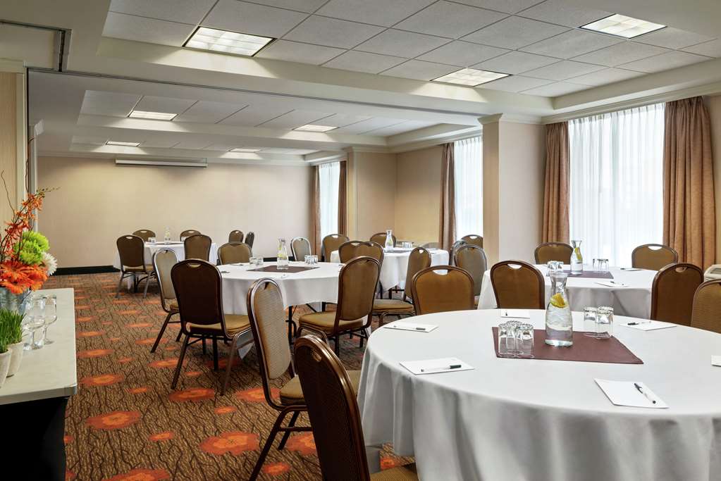 Images Hilton Garden Inn Saskatoon Downtown