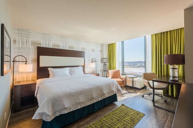 Images Hampton Inn & Suites Washington DC-Navy Yard