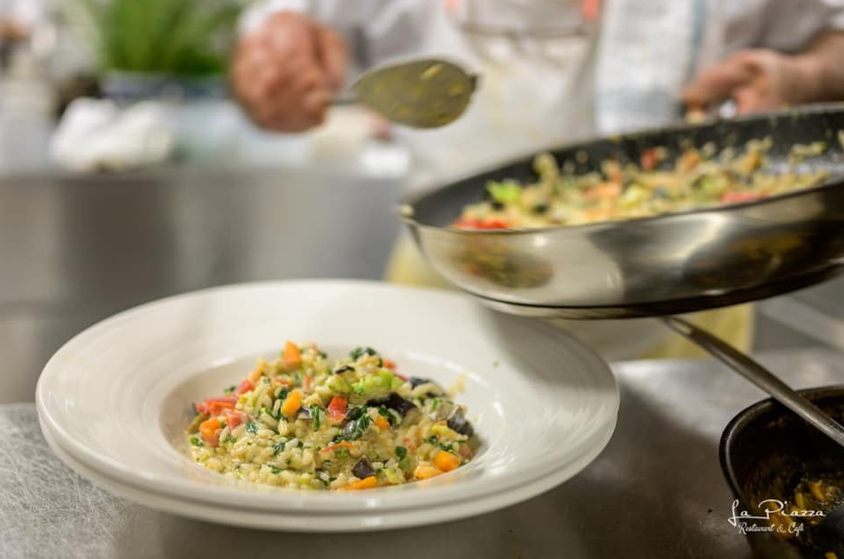 Restaurant La Piazza Friesenberg, Friesenbergplatz 7 in Zürich