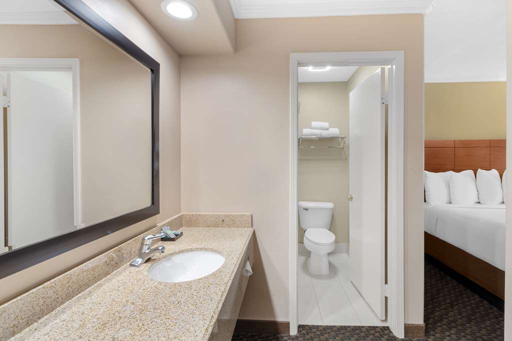 2 Queen Room