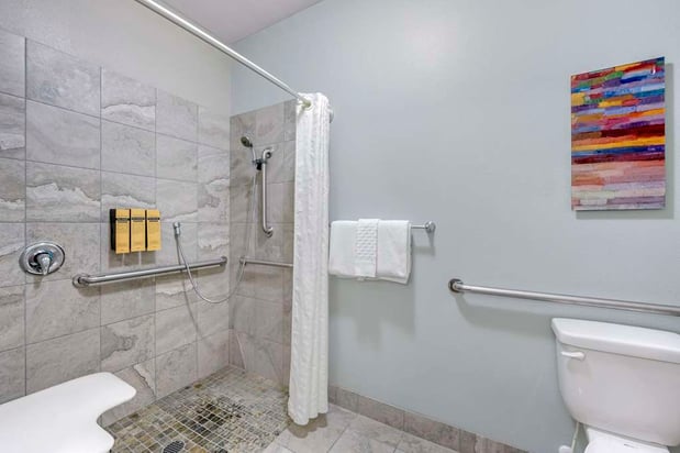 Images Best Western Plus Peppertree Inn at Omak