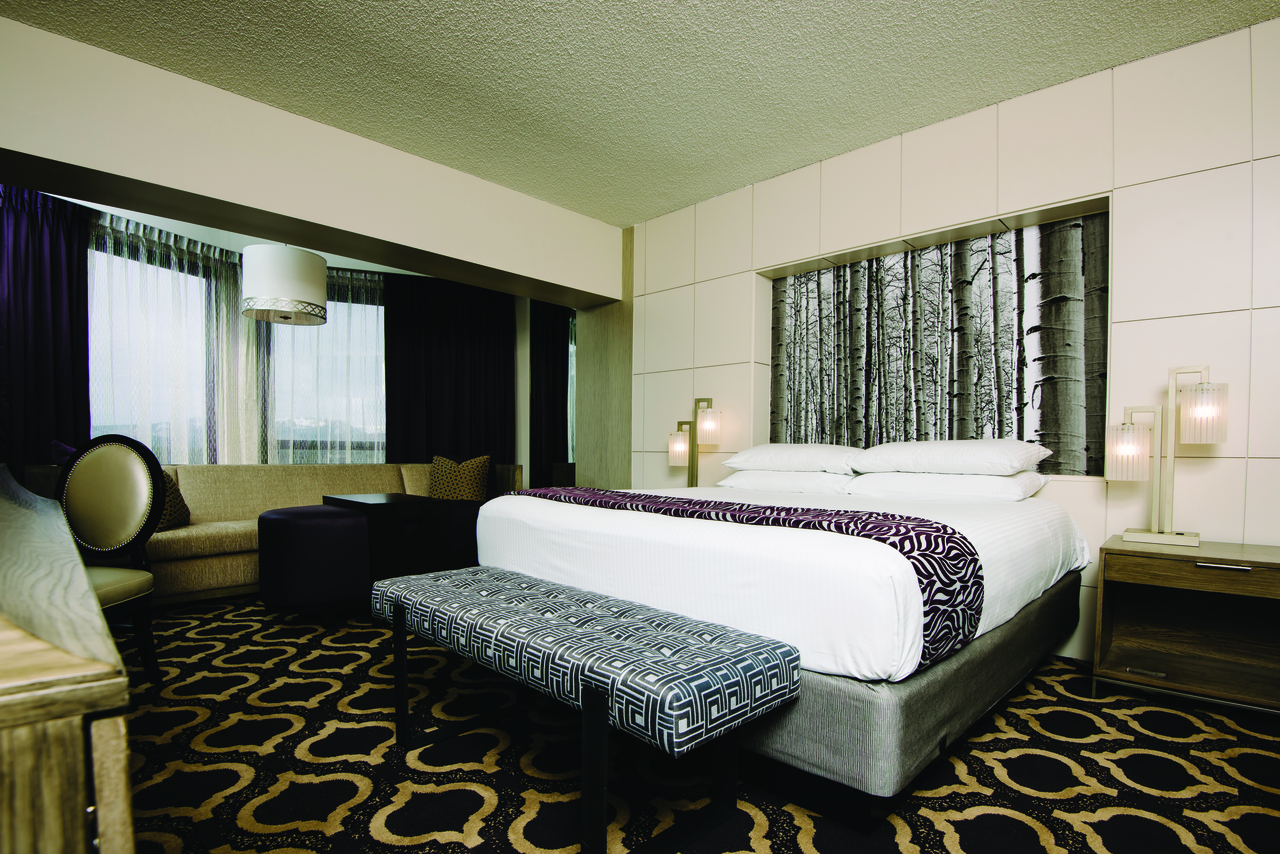 Harrah's Lake Tahoe premium room king lrg-4c. At Harrah's Lake Tahoe you can relax in luxe hotel rooms with premier amenities, play the slots and tables at the casino, reserve a table at a world-class restaurant, and get in on the vibrant nightlife.